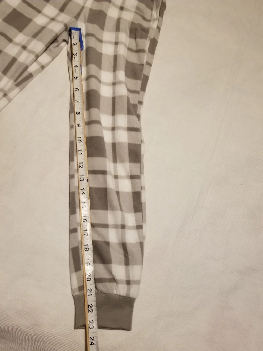Old Navy Medium Gray And White Plaid Fleece Pajama Pants With Ribbed Cuffs